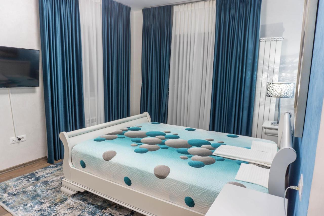 Apartamento White Dream Penthouse With Jacuzzi Braşov Exterior foto
