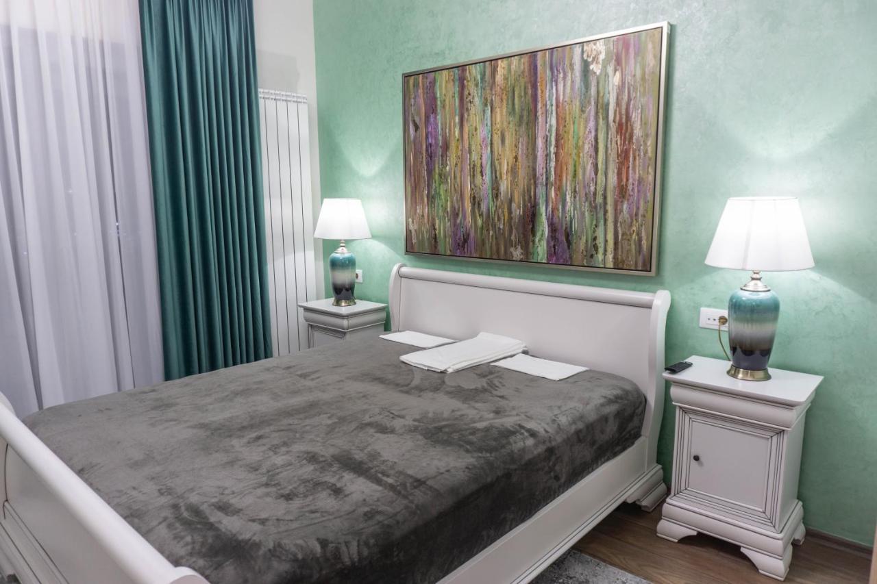 Apartamento White Dream Penthouse With Jacuzzi Braşov Exterior foto
