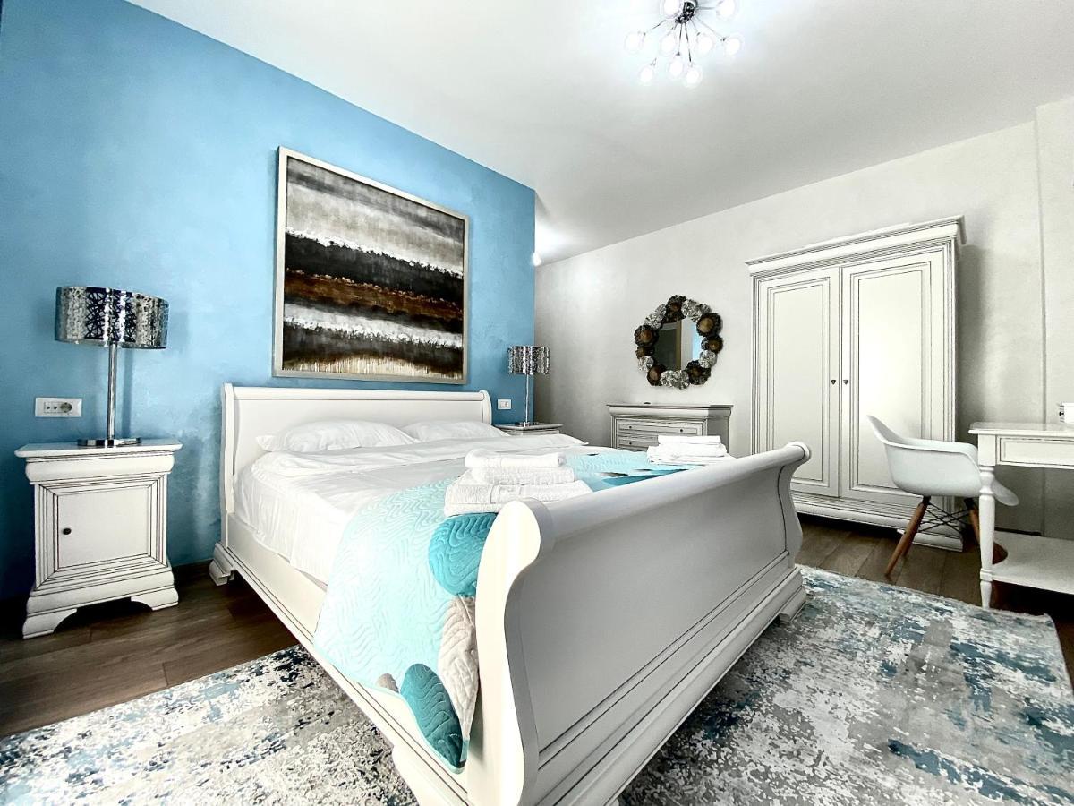 Apartamento White Dream Penthouse With Jacuzzi Braşov Exterior foto
