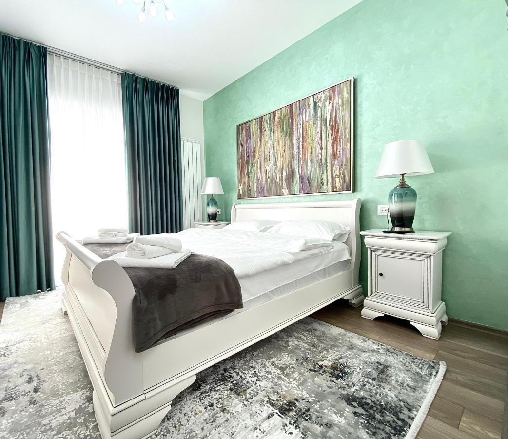 Apartamento White Dream Penthouse With Jacuzzi Braşov Exterior foto