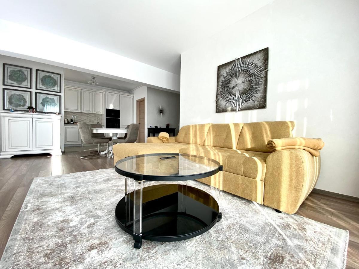 Apartamento White Dream Penthouse With Jacuzzi Braşov Exterior foto